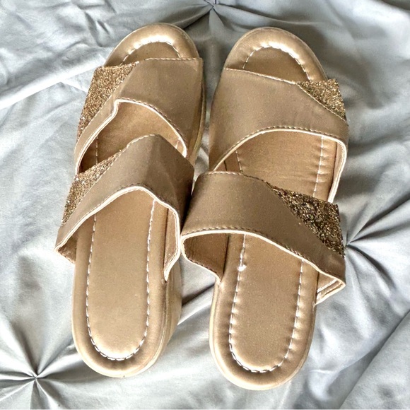 {SOLD} Amazon (Size 7) NWOT Gold Backless Platform Sandals with Wedges - Picture 1 of 7
